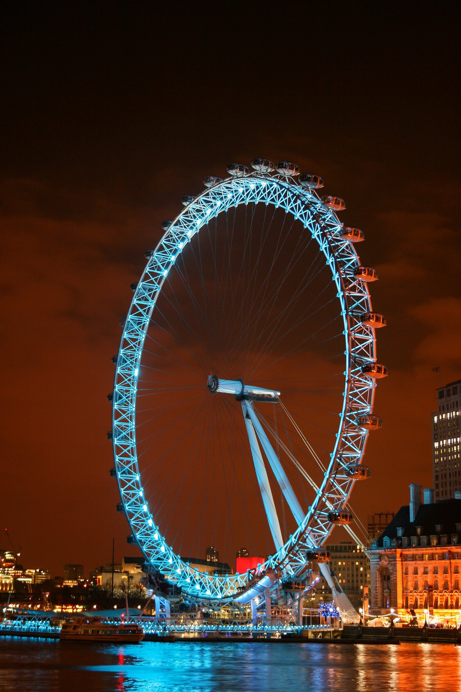 Trafalgar Square com a National Gallery ao fundo, Londres