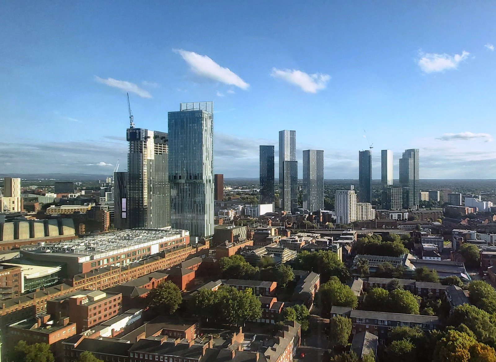 Manchester — Northern Quarter com murais e ruas de tijolos